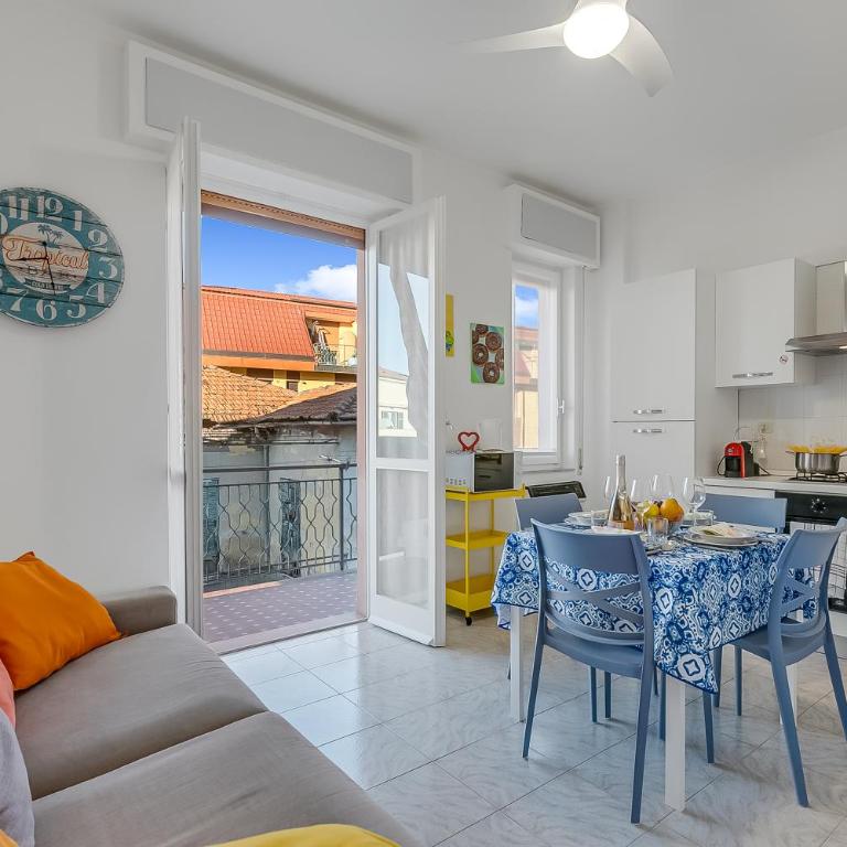 Verdi Loano Beach Apartment with Balcony - Happy Rentals - Apartment with Terrace - 1