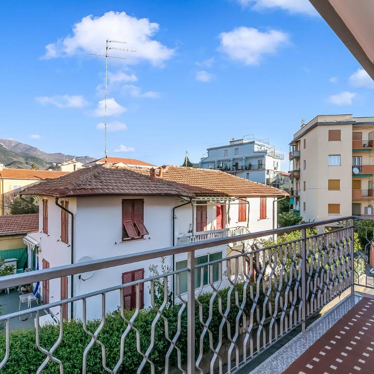 Verdi Loano Beach Apartment with Balcony - Happy Rentals - Apartment with Terrace - 6