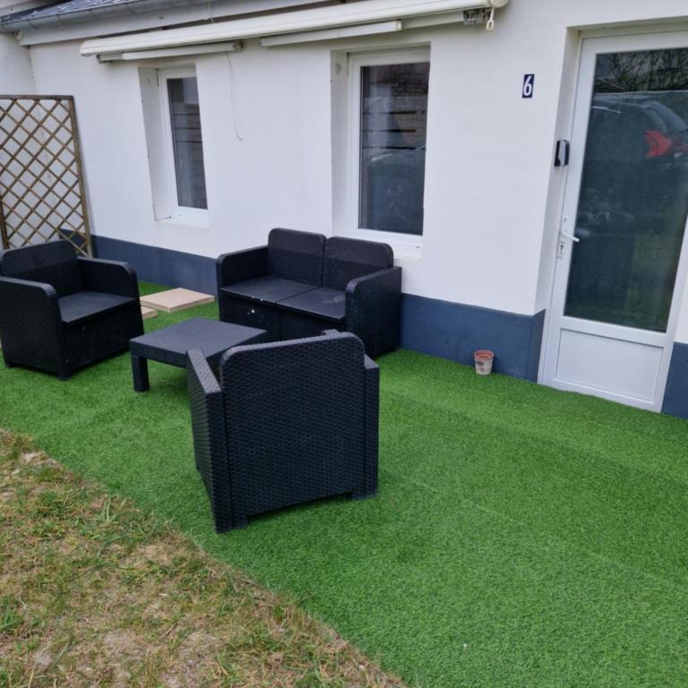 Jolie maisonnette avec terrasse et emplacement voiture à 200m de la plage - One-Bedroom Apartment - 4