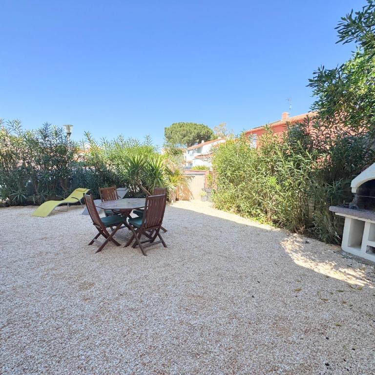 Appartement T2 avec grand jardin, parking et garage, a deux pas de la plage - One-Bedroom Apartment - 22