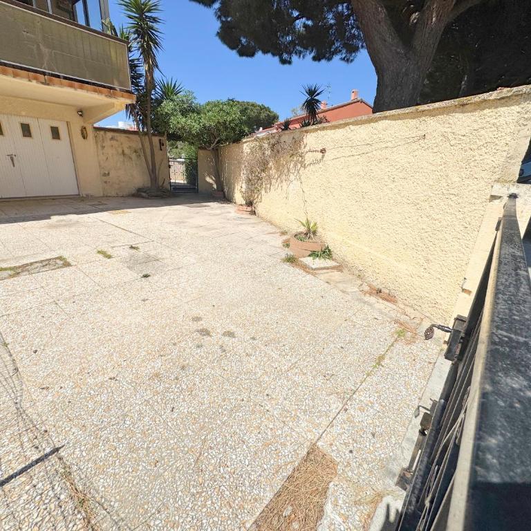 Appartement T2 avec grand jardin, parking et garage, a deux pas de la plage - One-Bedroom Apartment - 25