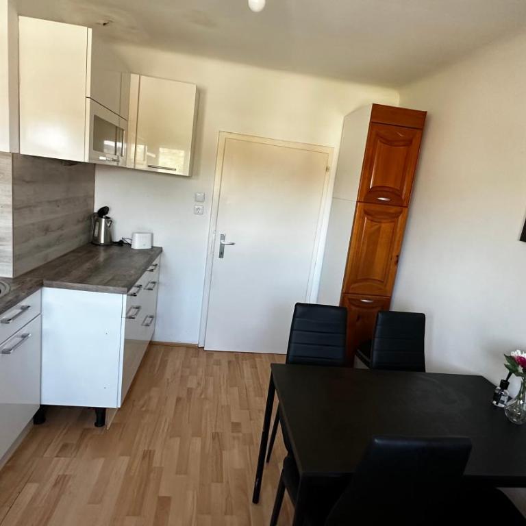 Monteurwohnung - Charmante und praktische Wohnung - Apartment mit 3 Schlafzimmern - 3