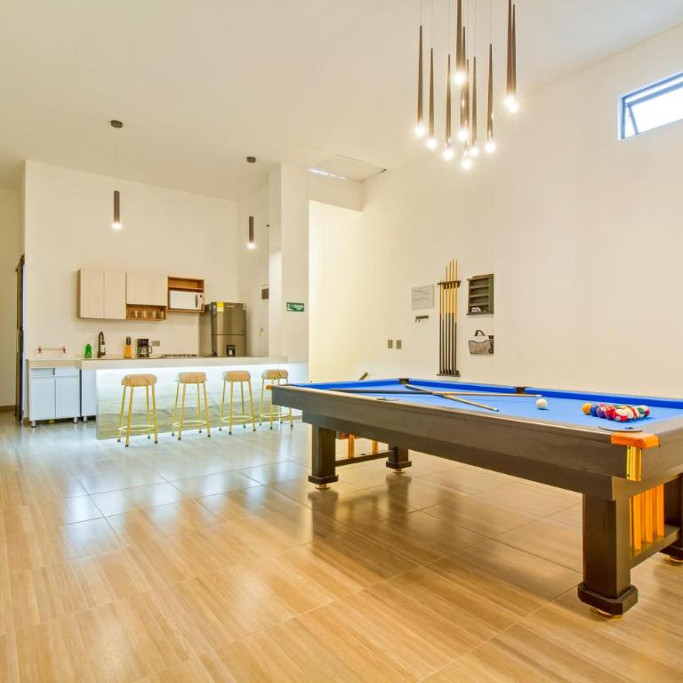 Massive Jacuzzi - 6 Bedroom with Private Bathroom - 1 block from LLeras P11 - Apartment - 2