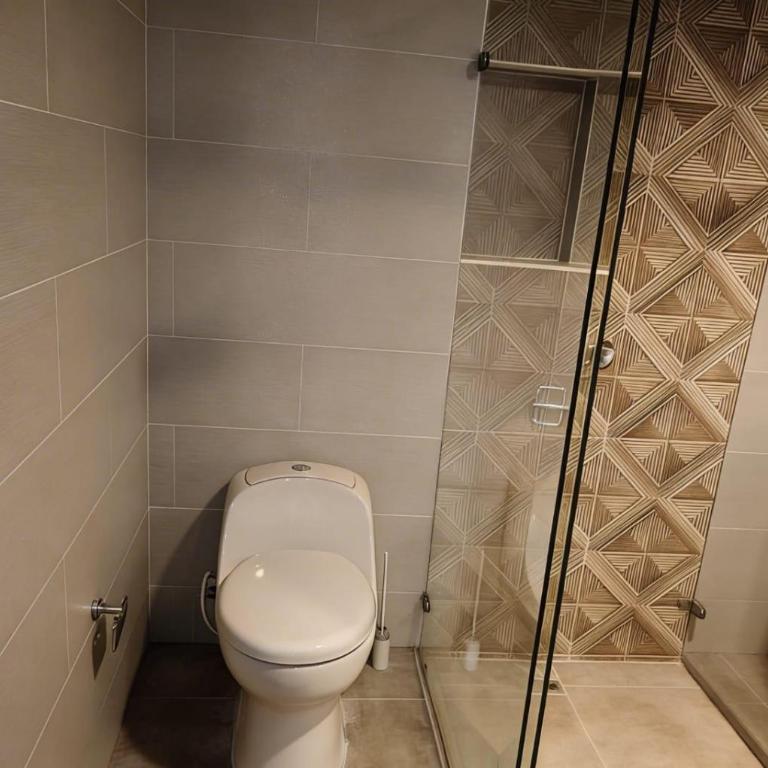 Room cerca al aeropuerto #1 - Habitación Doble con balcón - 5