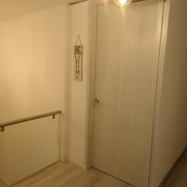 Room cerca al aeropuerto #1 - Habitación Doble con balcón - 9
