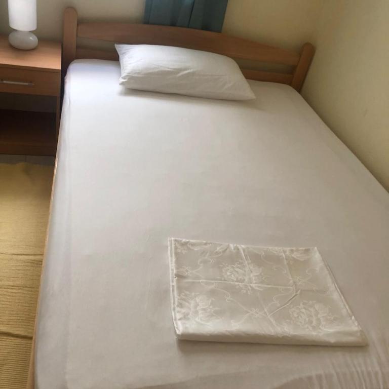 Charming House with private Flower Garden - Double Room with Park View - 3