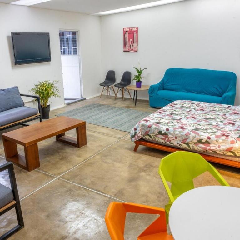 Spectacular 1950s house, centrally located and cozy - Five-Bedroom House - 16