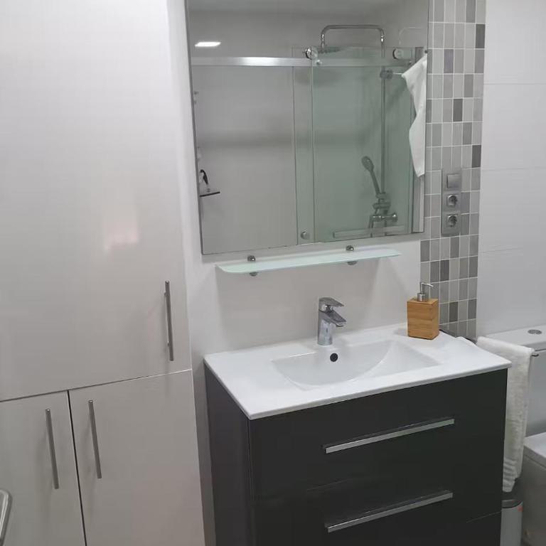 Downtown Las Palmas, steps from Canteras - Apartamento de 2 dormitorios - 39
