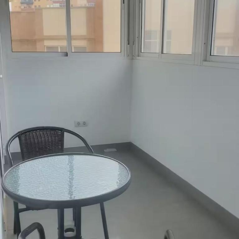 Downtown Las Palmas, steps from Canteras - Apartamento de 2 dormitorios - 20