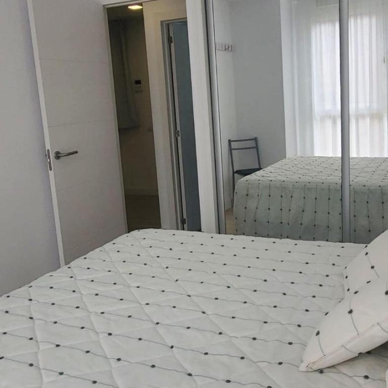 Downtown Las Palmas, steps from Canteras - Apartamento de 2 dormitorios - 48
