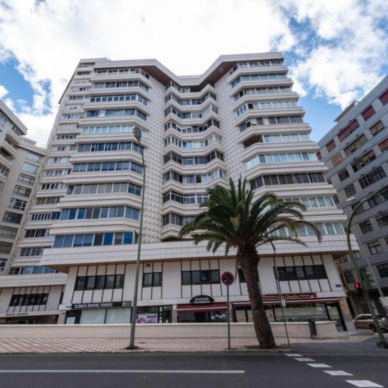 Downtown Las Palmas, steps from Canteras - Apartamento de 2 dormitorios - 55