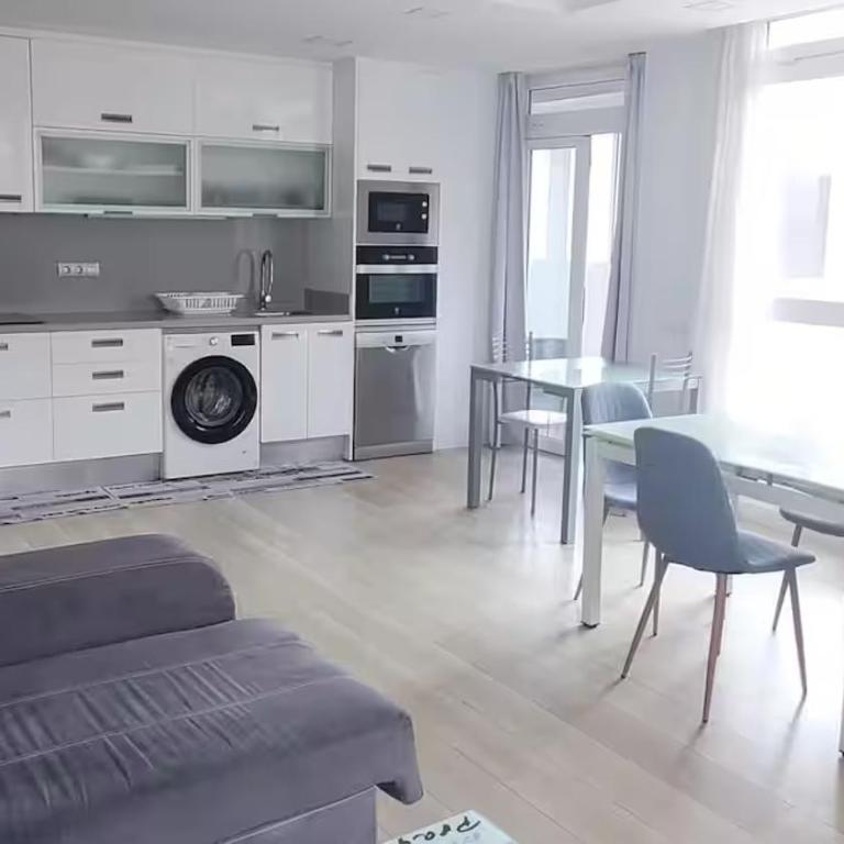 Downtown Las Palmas, steps from Canteras - Apartamento de 2 dormitorios - 1