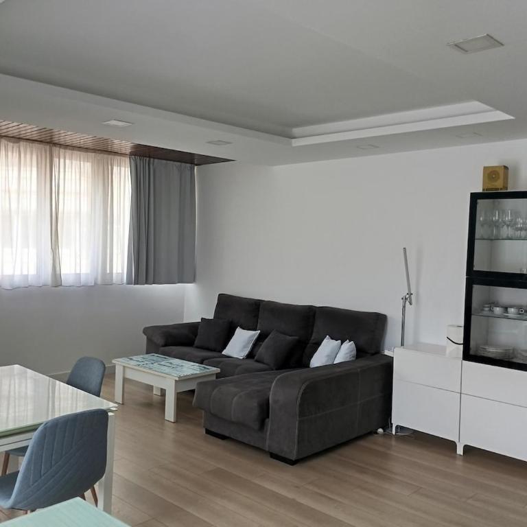 Downtown Las Palmas, steps from Canteras - Apartamento de 2 dormitorios - 10