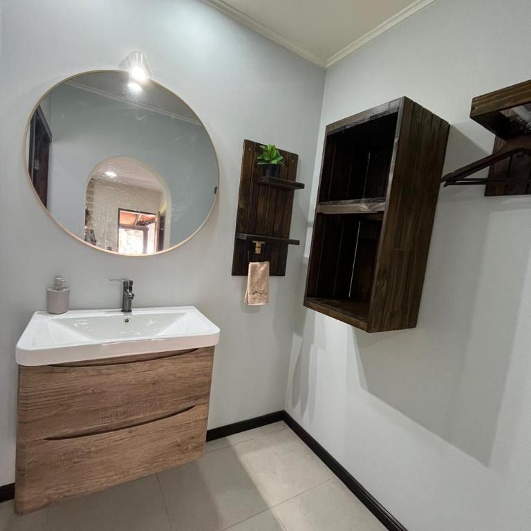 Serena Colonial Hotel Boutique - Double Room with Private Bathroom - 9
