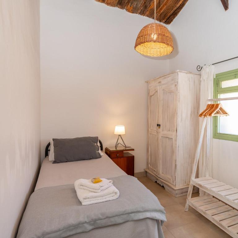 Spacious house with garden and private parking - Three-Bedroom House - 15
