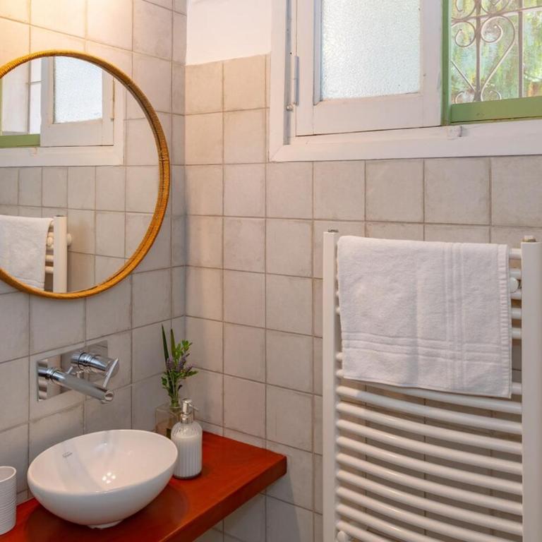 Spacious house with garden and private parking - Three-Bedroom House - 6