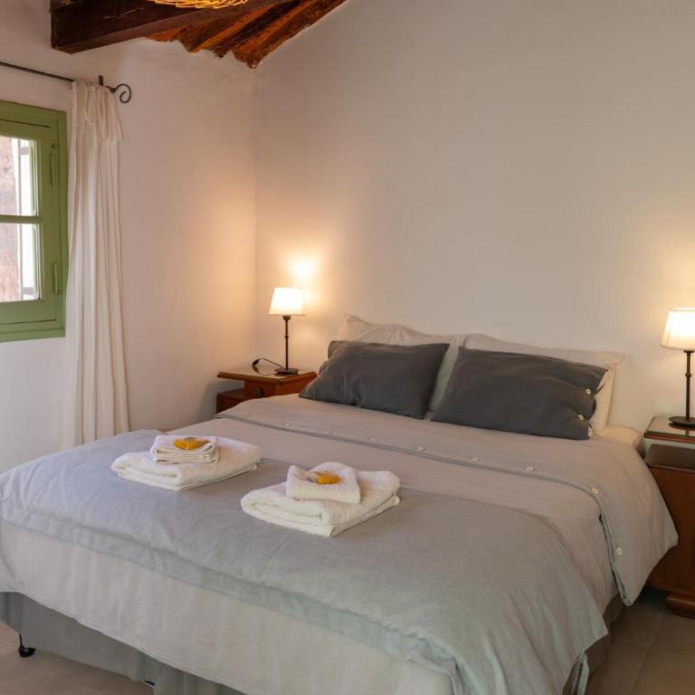 Spacious house with garden and private parking - Three-Bedroom House - 5