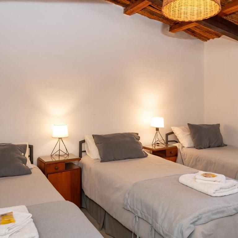 Spacious house with garden and private parking - Three-Bedroom House - 8