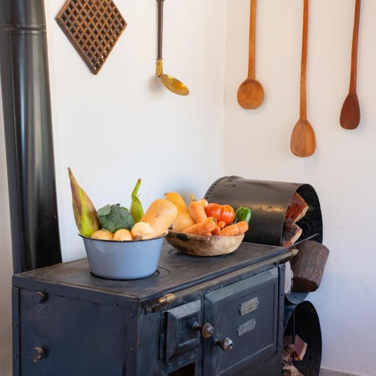 Spacious house with garden and private parking - Three-Bedroom House - 35