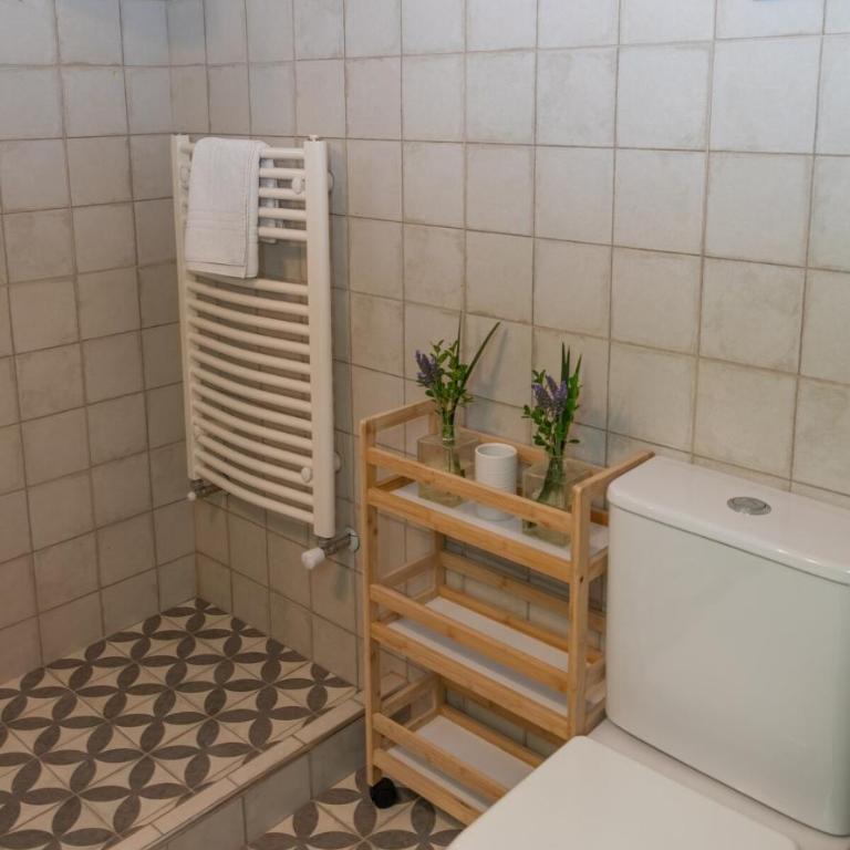 Spacious house with garden and private parking - Three-Bedroom House - 39