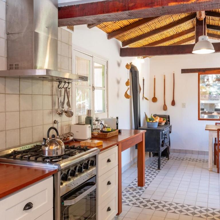 Spacious house with garden and private parking - Three-Bedroom House - 3