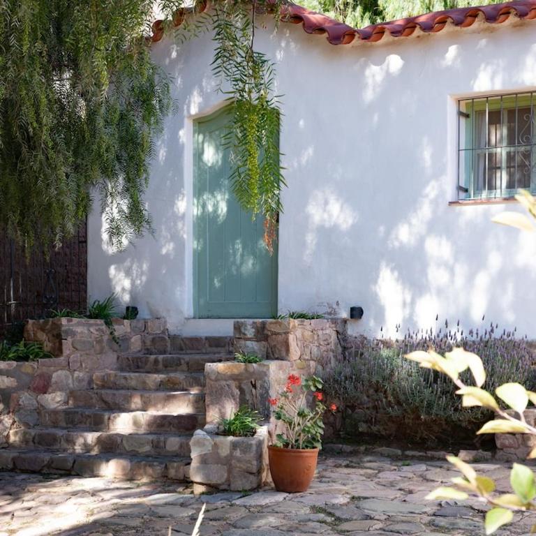 Spacious house with garden and private parking - Three-Bedroom House - 1