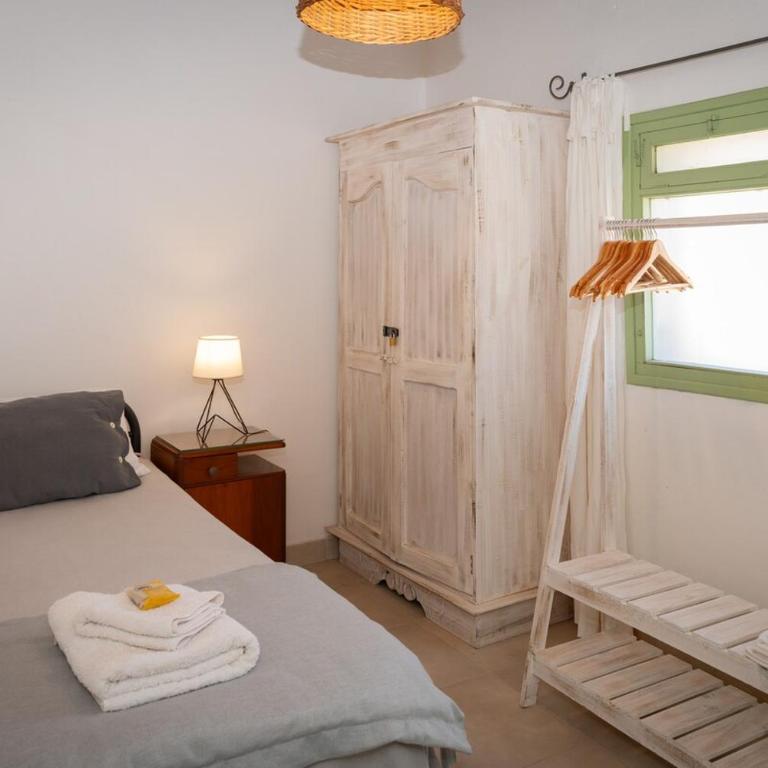 Spacious house with garden and private parking - Three-Bedroom House - 61