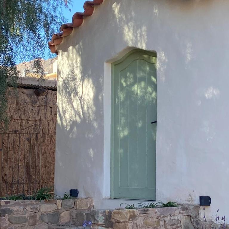 Spacious house with garden and private parking - Three-Bedroom House - 63