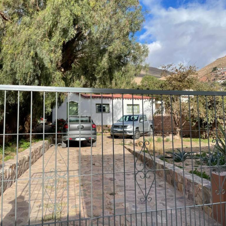 Spacious house with garden and private parking - Three-Bedroom House - 66