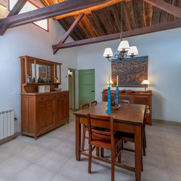 Spacious house with garden and private parking - Three-Bedroom House - 73