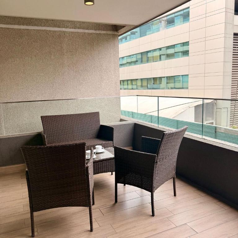 A pasos de Clinica - Parking - Cama King - Wifi - One-Bedroom Apartment - 3