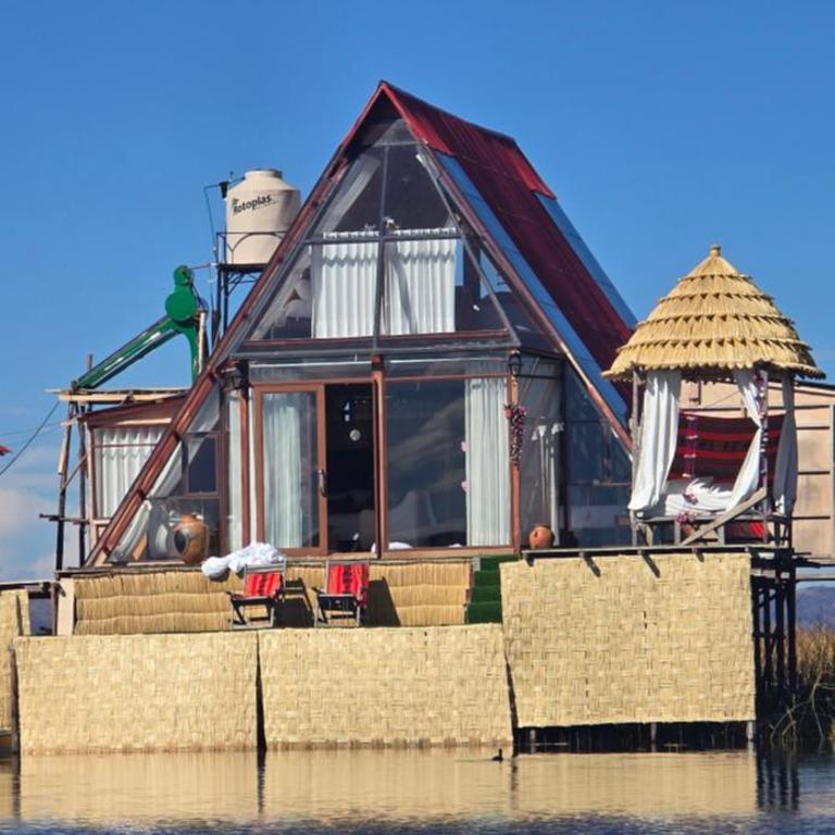 Titicaca Star Lodge - Habitación con cama extragrande y vistas al lago - 1