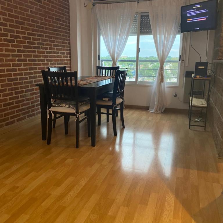 Departamento tres ambientes, en zona céntrica de Tigre - Apartamento de 2 dormitorios - 3