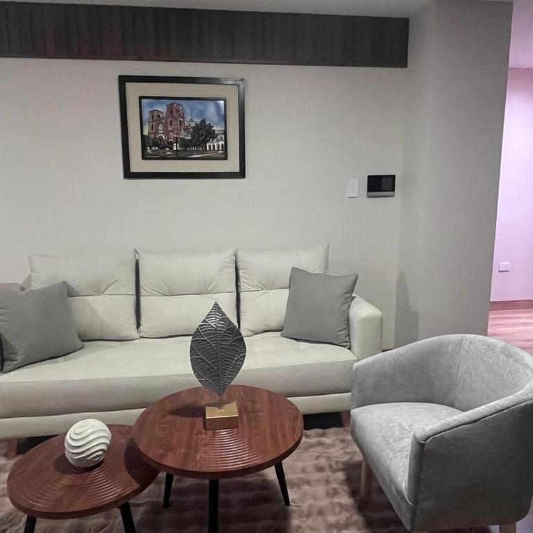 Alojamiento de Lujo con Jacuzzi y Jardín Privado - Two-Bedroom Apartment - 2