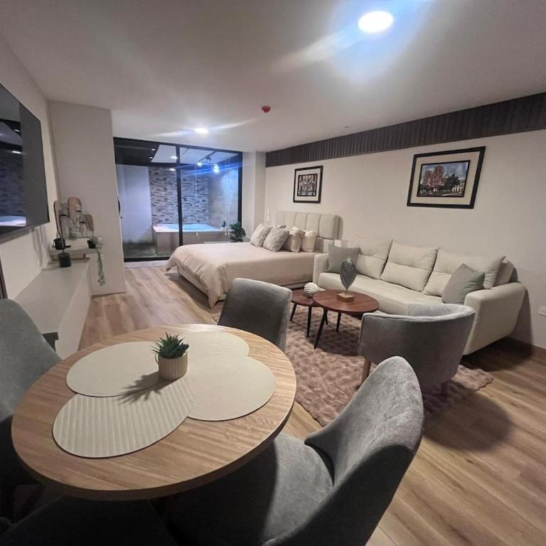 Alojamiento de Lujo con Jacuzzi y Jardín Privado - Two-Bedroom Apartment - 1