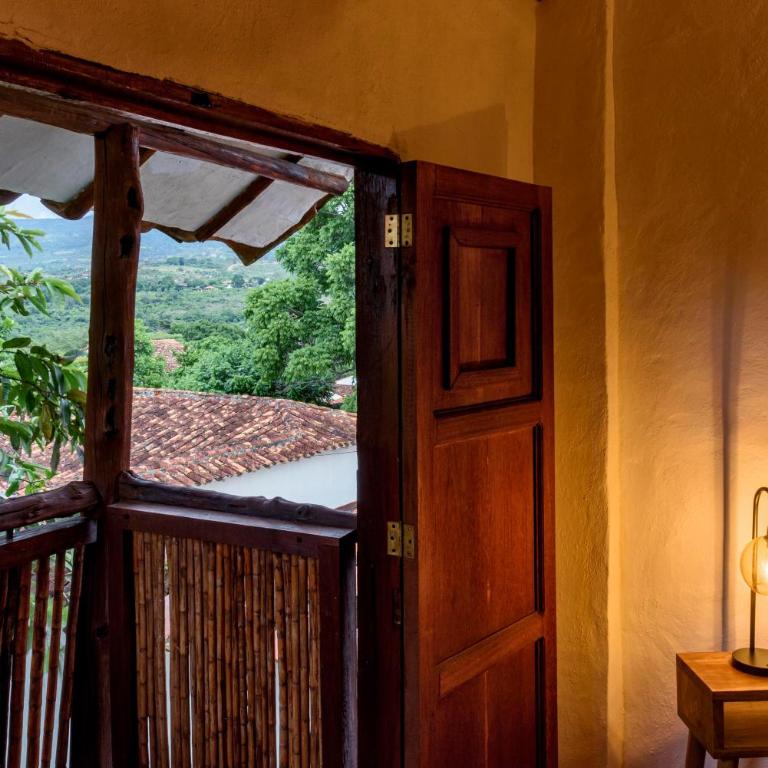 Romantic Colonial Charm Barichara w Jacuzzi - Deluxe Double Room with Balcony - 4