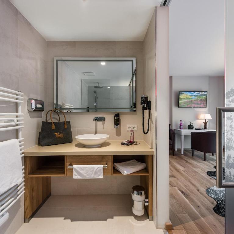 Hotel dasMEI - Zweibett-/Doppelzimmer Almrose mit Balkon - 5