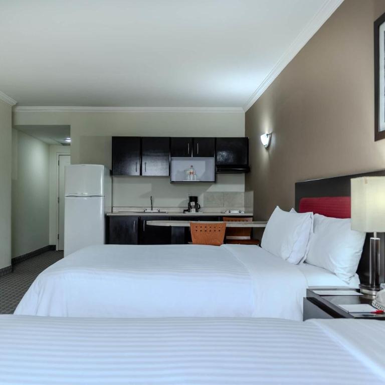 Ramada by Wyndham CDMX Perinorte - Junior Suite with Two Queen Beds, Kitchenette, Non-Smoking - 5