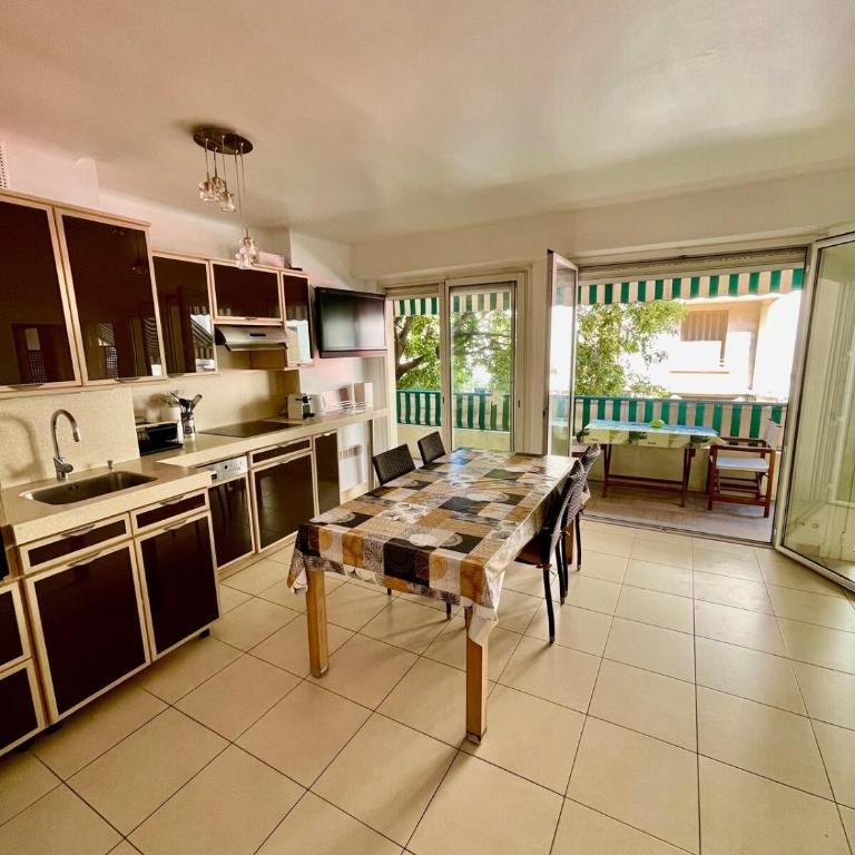 Bright Apartment - 2 Min Walk to Beach - Appartement 1 Chambre - 24