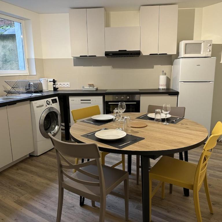 Ensemble Privatif - T3 et T4 - 190m2 - 10 pers - Cour et Parking - Hypercentre - Appartement - 10
