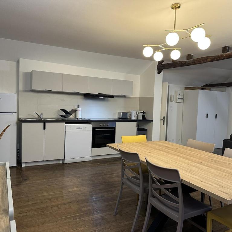 Ensemble Privatif - T3 et T4 - 190m2 - 10 pers - Cour et Parking - Hypercentre - Appartement - 11