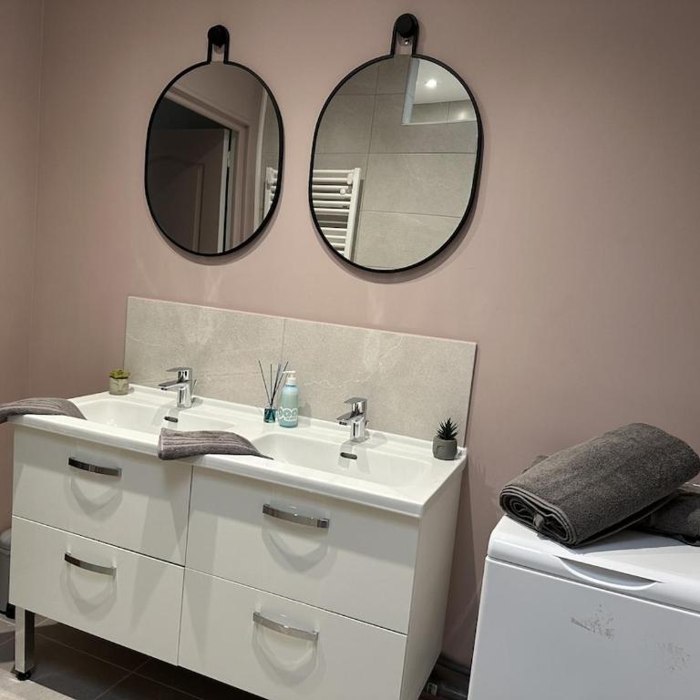 Ensemble Privatif - T3 et T4 - 190m2 - 10 pers - Cour et Parking - Hypercentre - Appartement - 17
