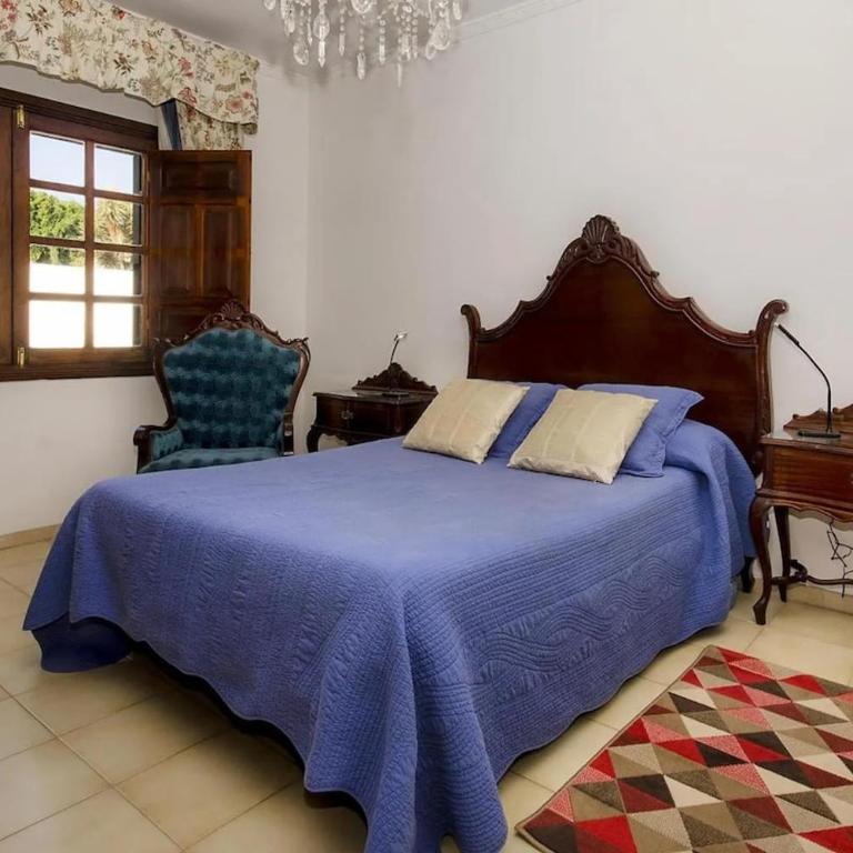 Amplia casa familiar con piscina y jardín - Four-Bedroom Vacation Home - 12