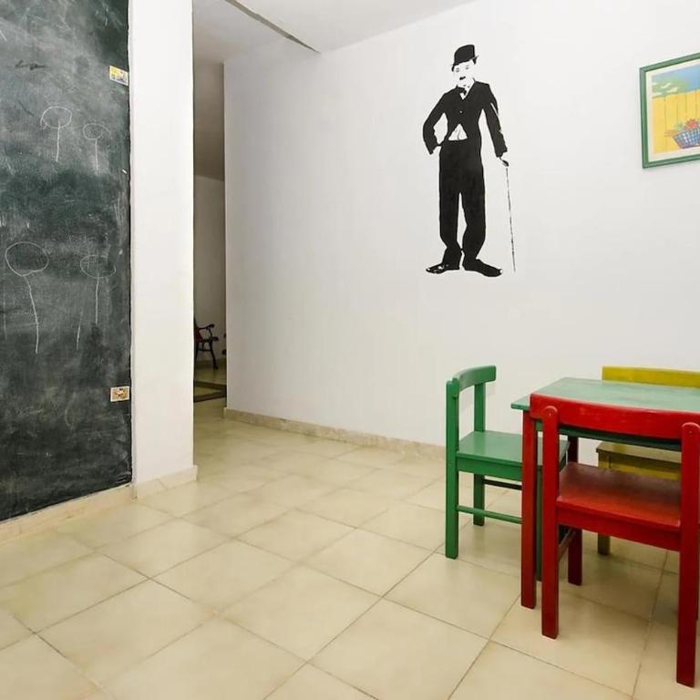 Amplia casa familiar con piscina y jardín - Four-Bedroom Vacation Home - 13