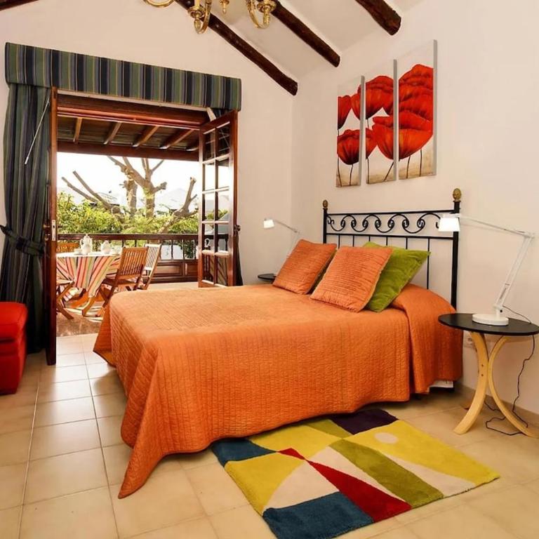 Amplia casa familiar con piscina y jardín - Four-Bedroom Vacation Home - 15