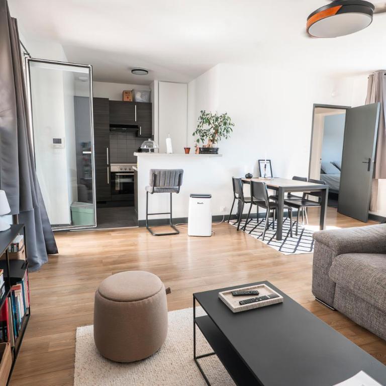 HYPER CENTRE à 80m du marché central, T2 très calme Rue du Minage - Appartement 1 Chambre - 1