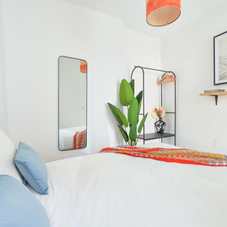 Modern flat with Andalusian patio, 5 min to center - Apartamento de 2 dormitorios - 22