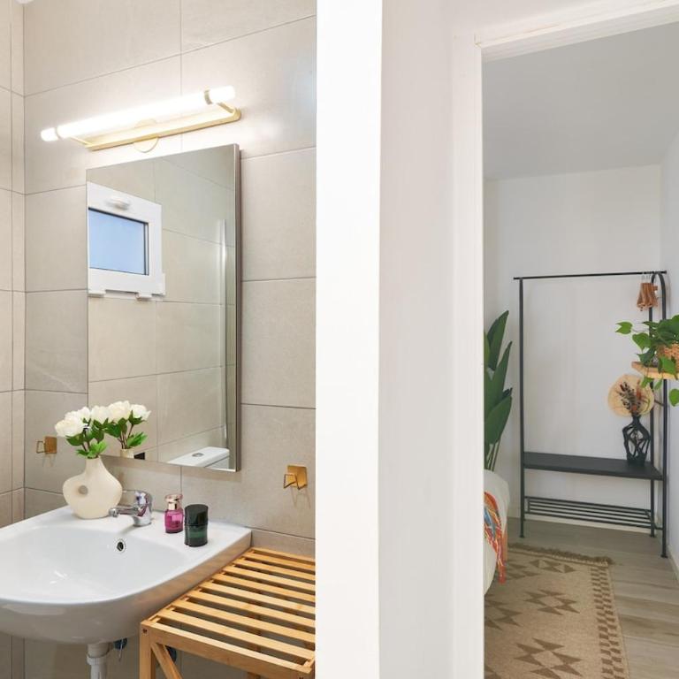 Modern flat with Andalusian patio, 5 min to center - Apartamento de 2 dormitorios - 25
