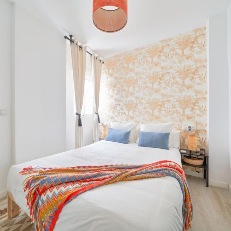 Modern flat with Andalusian patio, 5 min to center - Apartamento de 2 dormitorios - 35