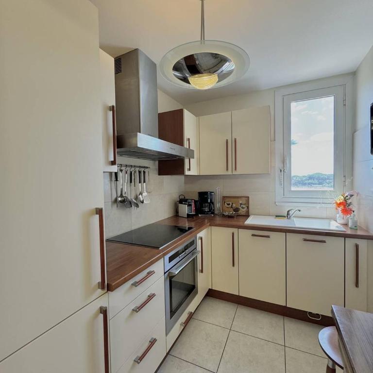 Superbe T2 avec vue sur le port et la mer avec parking privé 4RP221 - Studio-Apartment mit Meerblick - 4